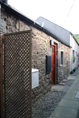 The Wee Hoose: Probably Scotland's Smallest Holiday Home