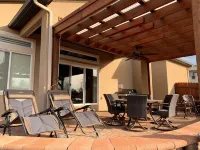 The Desert Moon- A luxurious retreat w/ amazing patio, shuffleboard, EV charger
