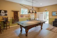 The Knotty Pine, Hot Tub, EV Charger, Rec Room, Pets ok