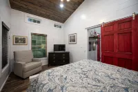 Tiny House on 27 acres in Broken Bow!