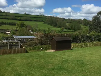Thatched Cottage Annex, close to Maidencombe beach.Extra Let (VRBO 11299994) Hotels near Bovey Tracey Skatepark