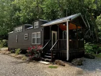 Tiny home only 1 mile from Vogel State Park! The Gray Loft Reece Farm Village