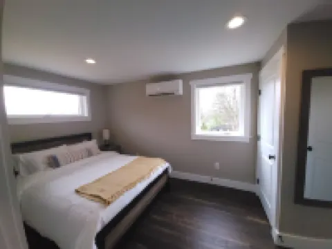 Fully Renovated rural cottage in the perfect spot!