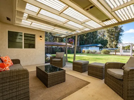 Happyfam Country Home By Coast Отели рядом с достопримечательностью «Нипомо Суэп Мит & Флимаркет»