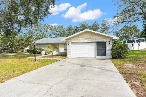Leafy Lodge, Near Springs, Beach, Hot Tub, Fenced