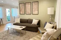 Modern 2/2 Glendale Condo, Parking, Washer/Dryer