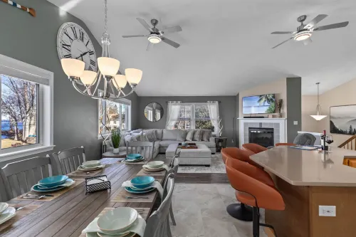 Lakefront Home, Large Firepit Patio, Game Room! Hotels in Cicero