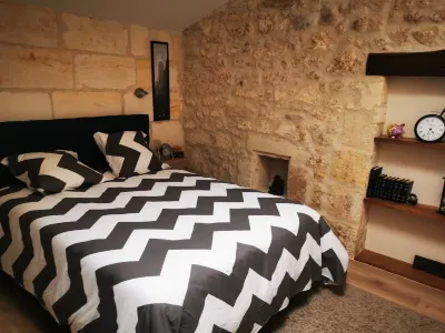 LARGE COZY STUDIO LIBOURNE CENTER Hotel dekat Lac des Dagueys