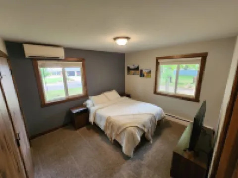 Luxurious remodel near historic downtown Hudson! Hotels in Hudson