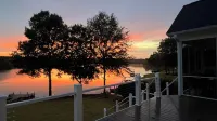 Peaceful Lake House with 2 Master Suites Only 15min from Fountain Inn or Laurens