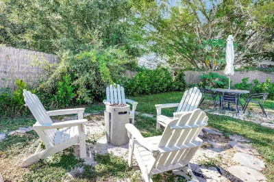 RARE FIND COASTAL COZY BRIGHT 2BR 2BATH HOME! 10MINS AWAY TO THE BEACH! Hotels near All Native Garden Center & Plant