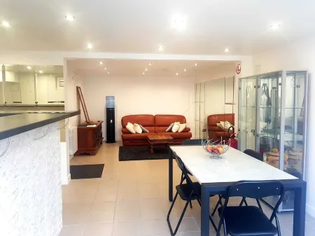 Modern 1-bedroom apartment+ jacuzzi Отели в г. Валь-д’Уаз