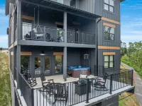 Large cabin a few miles from top attractions with Pool, Movie Theater, & Arcades Hotel in zona Sims Point