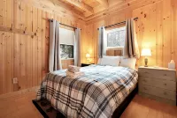 Dream Lakefront Modern Cabin