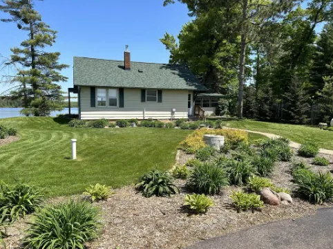 3 Bedroom house on peaceful clear water lake