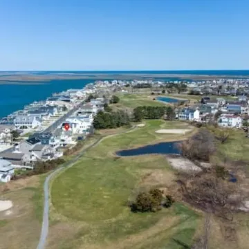 Pristine, airy beach home: sunsets, surf, golf, AC