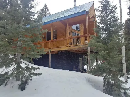 Luxury Cabin Ridge Top View in the Pines 5 queen beds Отели в г. Duck Creek Village
