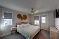 Playroom, Basketball & Pool; Lakefront w/ Sound & Sunset Views; Dog Friendly