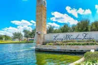 NICE Spacious Modern Home & Beautiful Kitchen; Ms. Pac Man Arcade Game; Foosball