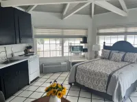 One of a Kind, "Gazebo" Cottage on Beautiful Lake Murray, SC. Hotels near Our Lady of the Lake Catholic Church