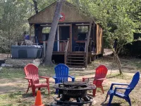 Private Cabin with hot tub. Nestled in the Woods just off Lake Limestone, Texas.