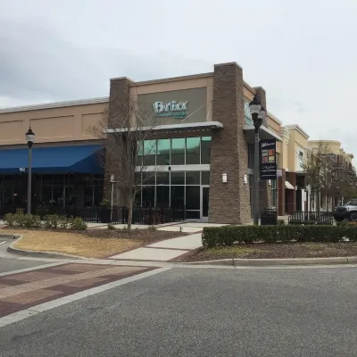 Mayfaire, 3 miles to Wrightsville Beach. Very convenient Hotels near Airlie Gardens