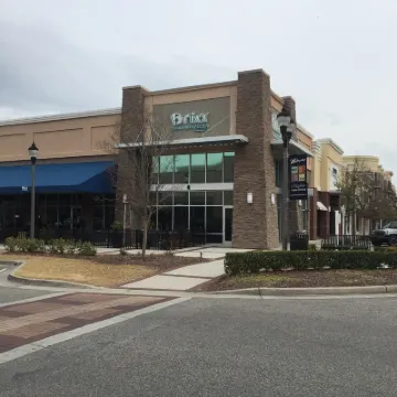 Mayfaire, 3 miles to Wrightsville Beach. Very convenient