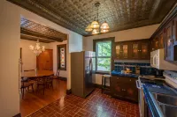 Historic Downtown Loft Apartment