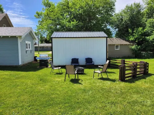 Slice of Heaven w/ Country Charm & All The Conveniences for Business & Pleasure!