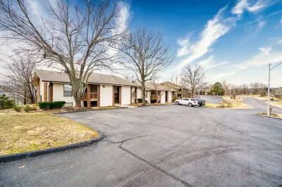 Spacious, CLEAN, 2Kings, Private Deck, PtRoyale Resort Pool & HotTub, Kiddo Fun!