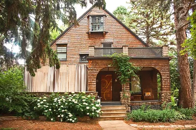 SevenTwenty: Hot Tub under the Stars - Appleton’s Coolest Cozy Stay