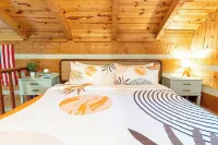 Retro Cabin in Hocking Hills, Ohio w/ Jukebox, Hot Tub & Pond. Dog-friendly!