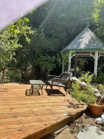 Secluded Riverfront Moon River Retreat- Spa/ Hot tub, Game Room, Gym