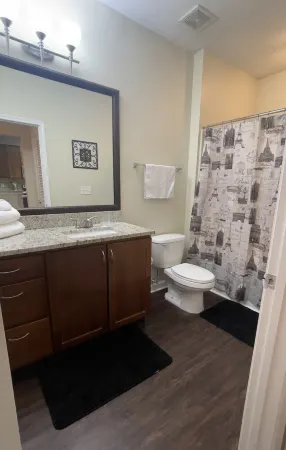 Modern Condo at Perimeter Отели рядом с достопримечательностью «Периметр Молл»