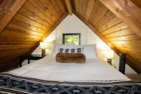 Cozy Riverfront Retreat W/ Hot Tub & Epic Mt Index Views