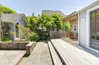 Spacious retreat with outdoor dining, patios and views