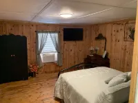 Baker's Cottage - Relax in this quiet mountain cottage by the creek.