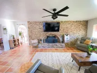 Charming 2-bedroom house with WiFi, AC in welcoming Yucca Valley
