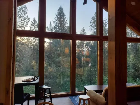 Mountain Retreat, Spacious Cabin on 2.5 acres, firepit and trails