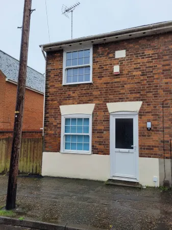 Historic Charm Meets Modern Comfort – Perfect Base in Colchester