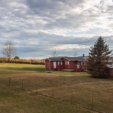 The Rocky Mount: Cozy cabin atop The New River Gorge