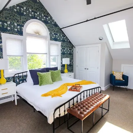 Loft on Main - DWTN, Beach, PVT Deck, Coffee Bar