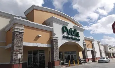 Renovated Peaceful Luxury Walk to Mall Park Publix