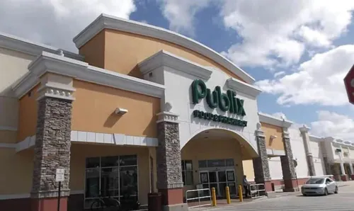 Renovated Peaceful Luxury Walk to Mall Park Publix
