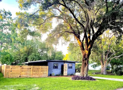 Riverside Chic 180° water views - fish/boat/kayak - pet friendly