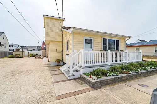 Upscale and Cozy Ocean Block Home w/ Free Parking, BBQ, Patio, Outdoor Shower - 3-Star