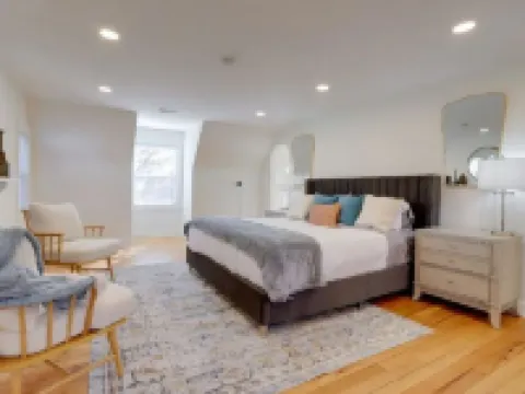 Family-friendly: Elegance 15mins to Downtown D.C. Hotels in Lincolnia