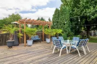 Hobby Farm Home shares Hobby Farm Apartment property 888573. Rent both!