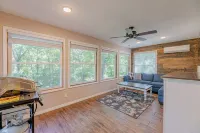 The Back 40 Getaway! Backs to Trail! Minutes from Blowing Springs & Gear Garden!