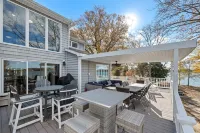 Water front Oasis with pickle-ball court and hot tub